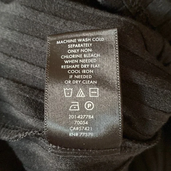 Ann Taylor- 3/4 Sleeve Black Ribbed Top (M) NWT - Picture 9 of 9